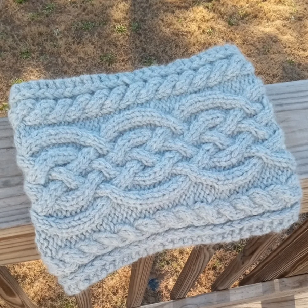Unisex Chunky Celtic Cables Cowl - Picture 3 of 8